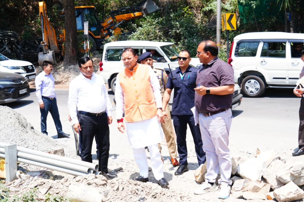 Cm Dhami Mussoorie Bridge:सीएम धामी ने निर्माणाधीन पुल का किया स्थलीय निरीक्षण, ट्रैफिक व्यवस्था का लिया जायजा