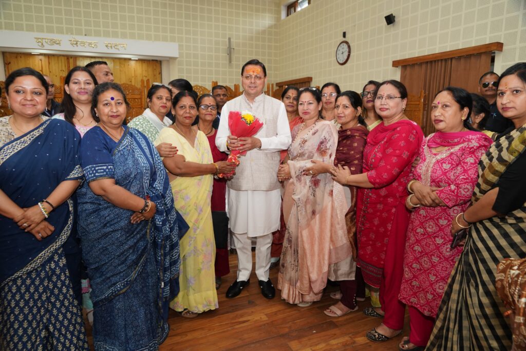 Cm Dhami Jansunvayi:सीएम धामी ने लोगों की समस्याओं को सुना, अधिकारियों को दिए समाधान के निर्देश