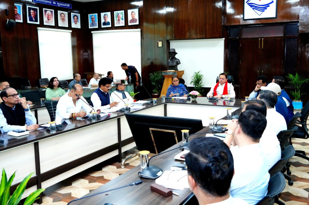 Cm Dhami Ghoshna Baithak:बिना तैयारी बैठक में पहुंचे अधिकारियों पर सीएम धामी सख्त, जताई कड़ी नाराजगी