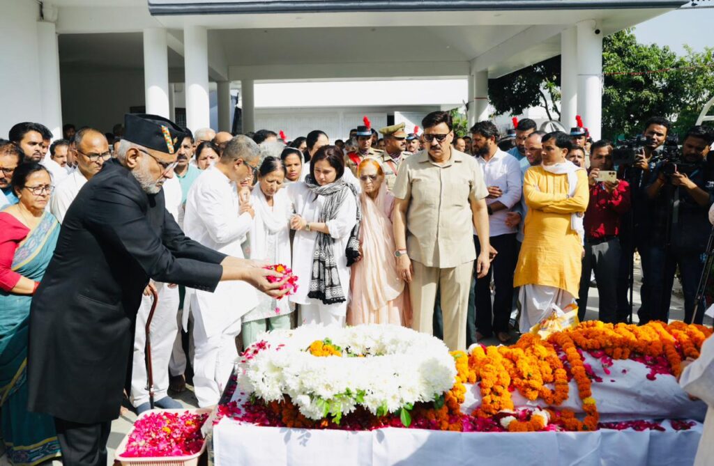 Bhuwan Chandra Khanduri Nidhan:उपराष्ट्रपति सीपी राधाकृष्णन ने पूर्व सीएम भुवन चंद्र खंडूरी को दी श्रद्धांजलि, दिवंगत आत्मा की शांति के लिए प्रार्थना