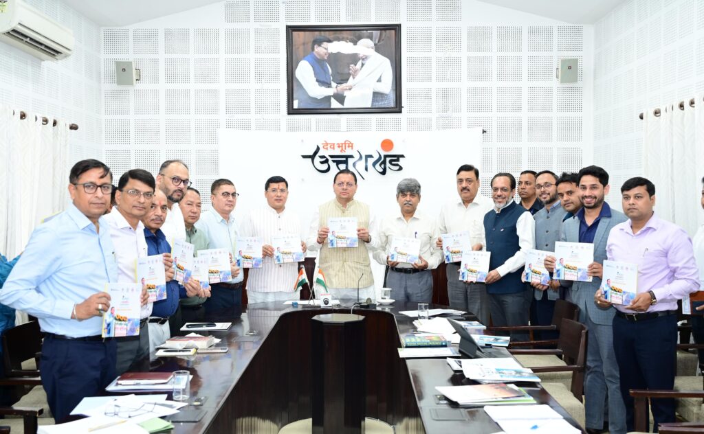 Saur Campaign Book:सीएम धामी ने सौर जागरूकता स्मारिका पुस्तिका का किया विमोचन, CEEW द्वारा बुक तैयार