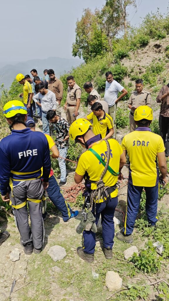 Mussoorie Car Accident:मसूरी में बड़ा हादसा, गहरी खाई में कार गिरने से चार लोगों की मौत