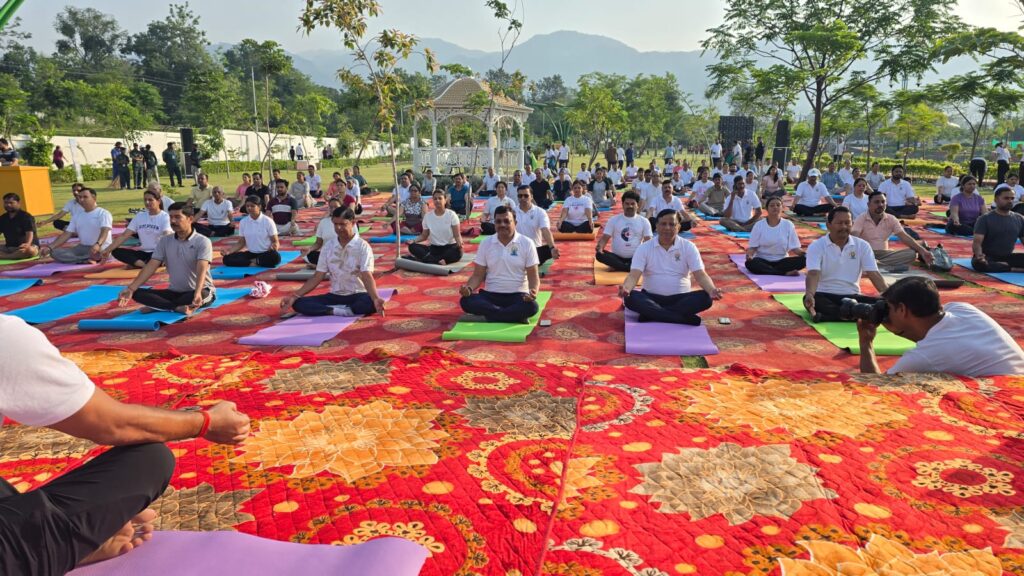 City Forest Yoga Mahakumbh :   योग की छांव में विकास का संकल्प, एमडीडीए सिटी फॉरेस्ट पार्क बना स्वास्थ्य और प्रकृति का महाकुंभ
