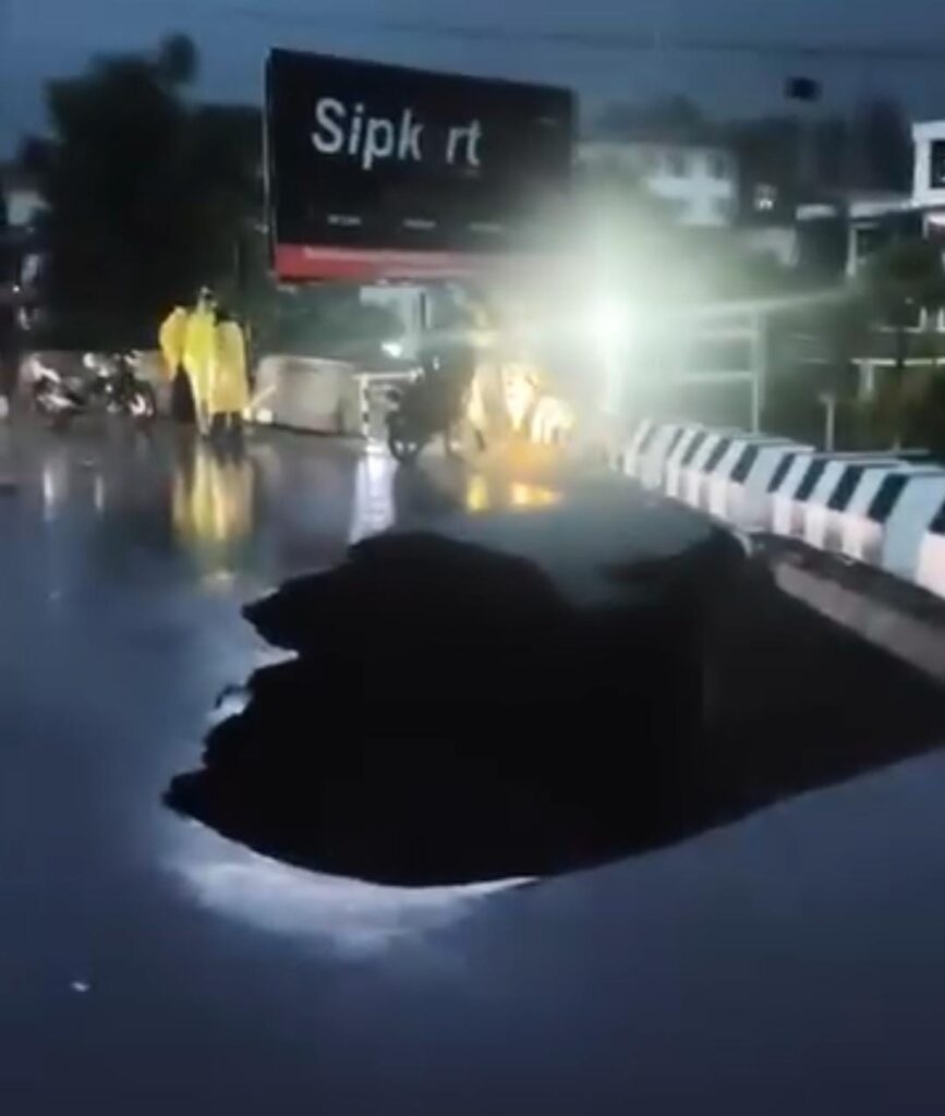 Dehradun Bridge Crack:देहरादून में तेज बारिश का कहर, टोंस नदी पर बना नया पुल क्षतिग्रस्त