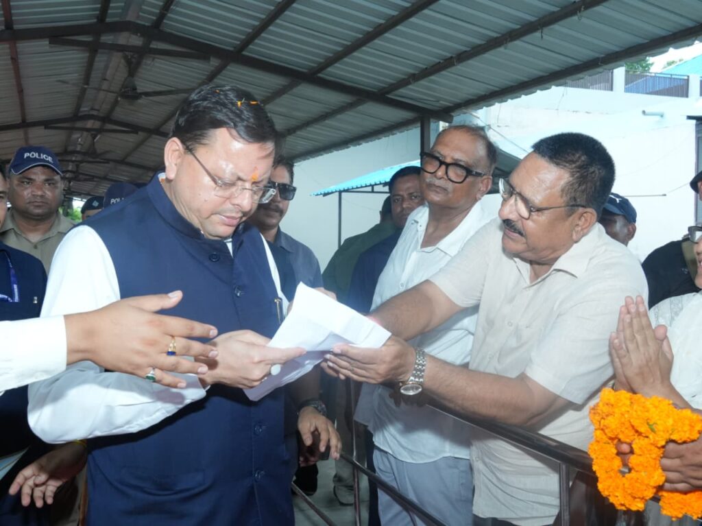 Cm Dhami Khatima Meet:सीएम धामी ने सुनीं जनसमस्याएं, अधिकारियों को त्वरित समाधान के दिए निर्देश