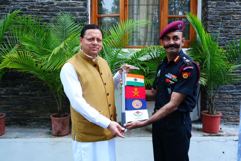 NIM  Flag In:सीएम धामी ने नेहरू पर्वतारोहण संस्थान के सफल पर्वतारोहण अभियानों का किया फ्लैग-इन, तीन चोटियों पर सफल आरोहण करने वाले दलों को दी बधाई